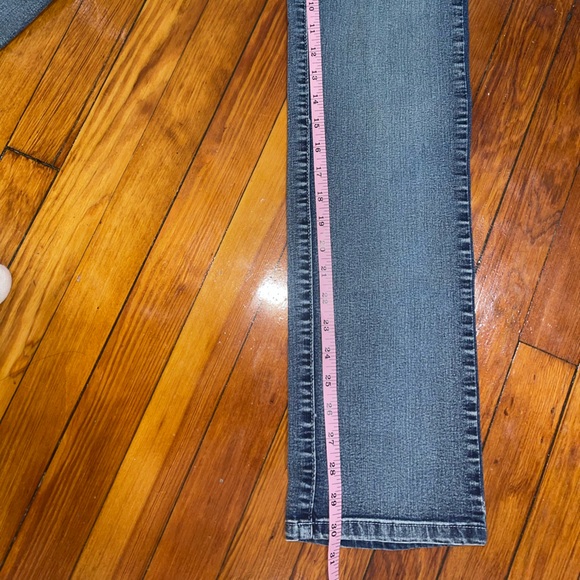 Vintage Low-Rise Colombian Medium Wash Embroidered Straight Leg Jeans - Picture 6 of 16